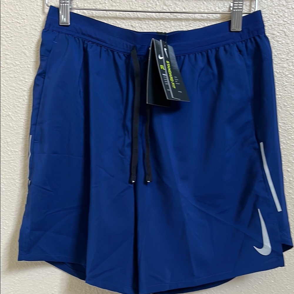 Nike Sz M Men's Athletic Shorts in Deep Blue 6” inseam 15” length 28” waist.